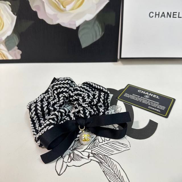 特 单个 配全套包装 Chanel 香奈儿 爆款小香风珍珠发圈 专柜款出货 一看就特别高档 超级百搭 必须自留